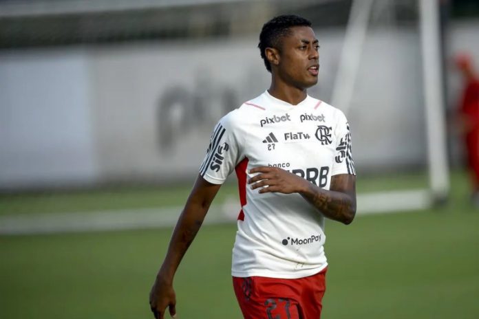 Flamengo cede e deve oferecer três anos de contrato para Bruno Henrique