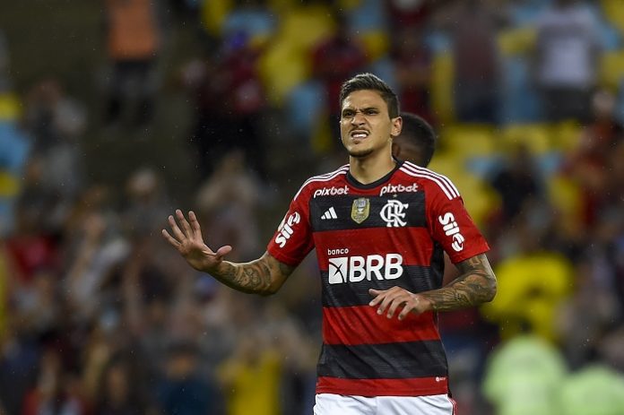 'Flamengo aplica uma punição esportiva a si próprio', diz comentarista sobre afastamento de Pedro