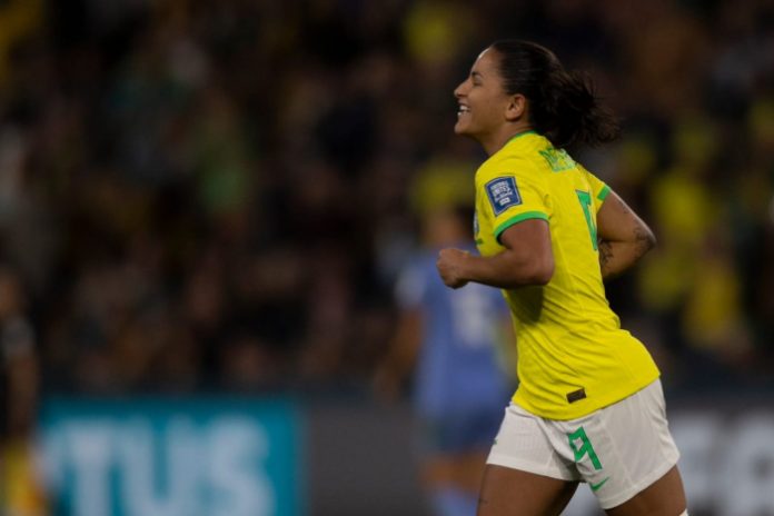 Brasil falha em bola aérea e perde para a França na Copa do Mundo Feminina