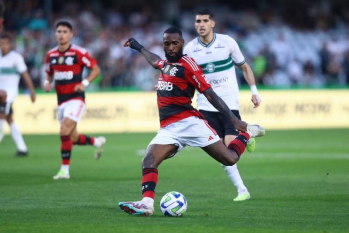 Coringa salva! Gerson cala o Couto Pereira em vitória do Flamengo contra o Coritiba