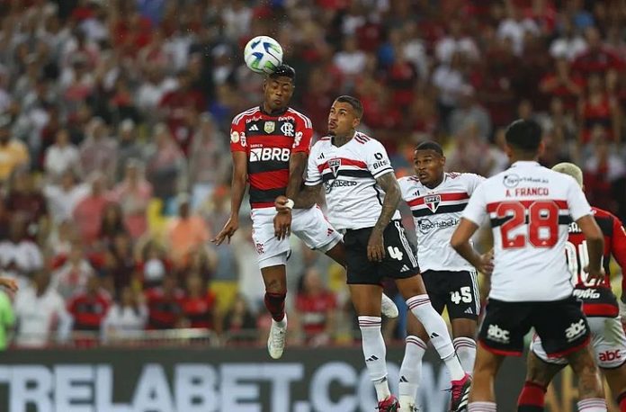 Cicinho garante vitória do São Paulo contra o Flamengo: 'Saiu da fila da Copa do Brasil'