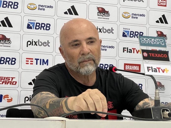 'É bom ganhar, especialmente como jogamos hoje', declara Sampaoli após triunfo no clássico