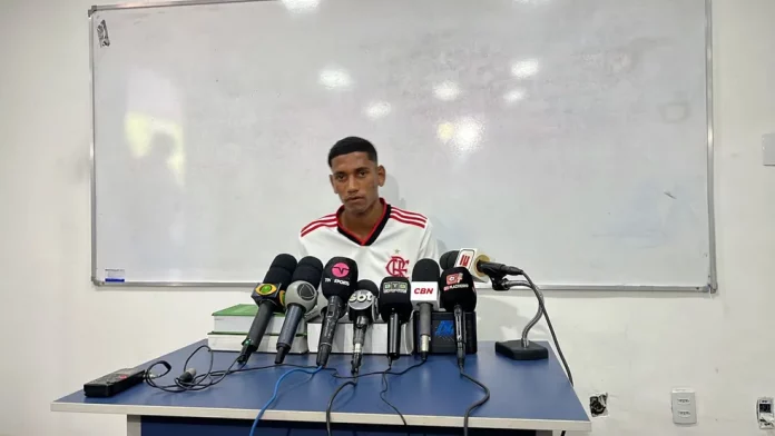 Torcedor do Flamengo nega agressão em Marcos Braz: 'Em nenhum momento o agredi'