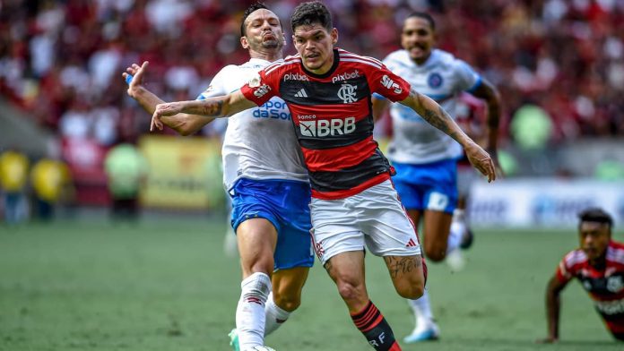'Flamengo pode sonhar com o título, mas precisa jogar mais', diz comentarista