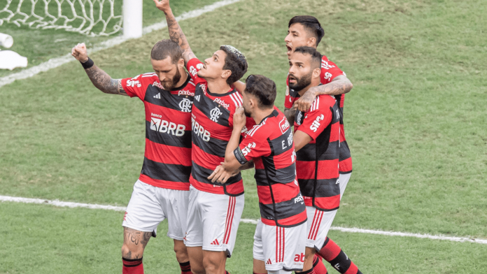 'Ambiente em que o Flamengo se encontra hoje não é adequado para a prática do futebol', opina Cafú
