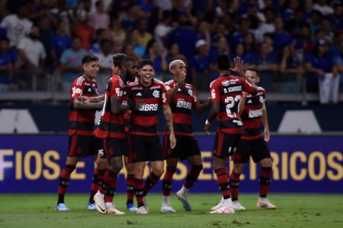 Jogadores do Flamengo dormirão no CT na véspera da partida contra o Vasco