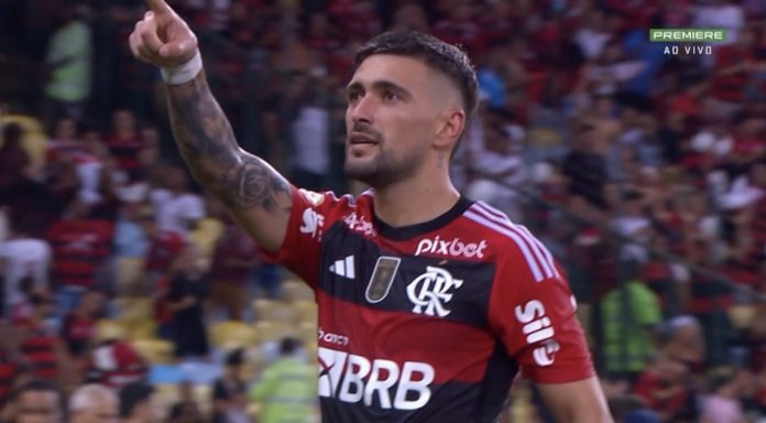 Seguimos vivos! Arrascaeta marca gol salvador e Flamengo vence o RB Bragantino no Maracanã
