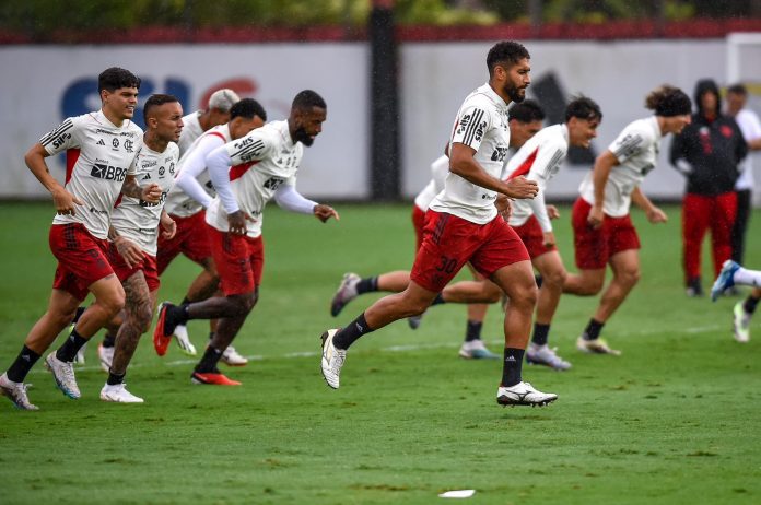 Flamengo define situação da lateral-direita da equipe