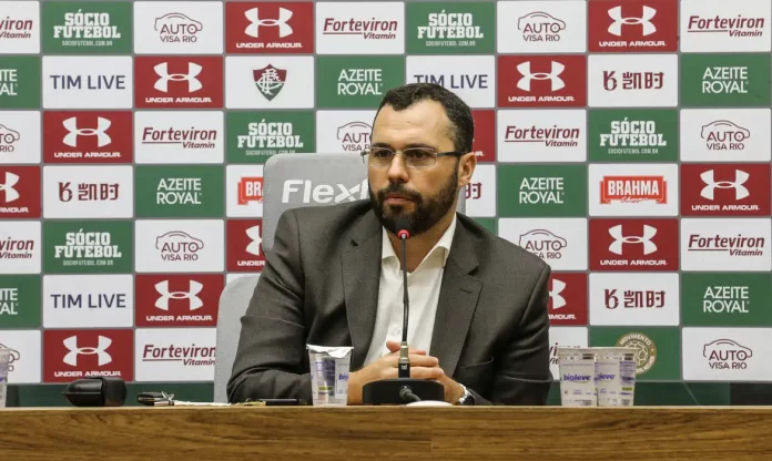 Presidente do Fluminense afirma que time não vai entregar para o Palmeiras: 'Política é ganhar sempre'