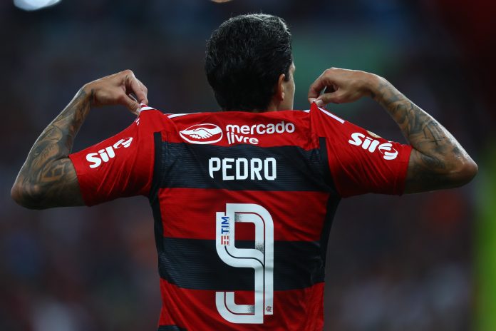 Com gols contra o Palmeiras, Pedro ultrapassa Gabigol em estatística envolvendo o Maracanã