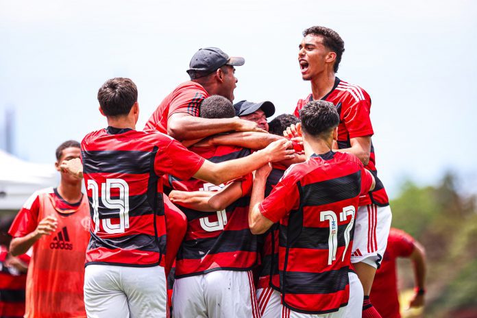 Flamengo sub-16 se recupera e vence o Colo Colo pela Adidas Cup