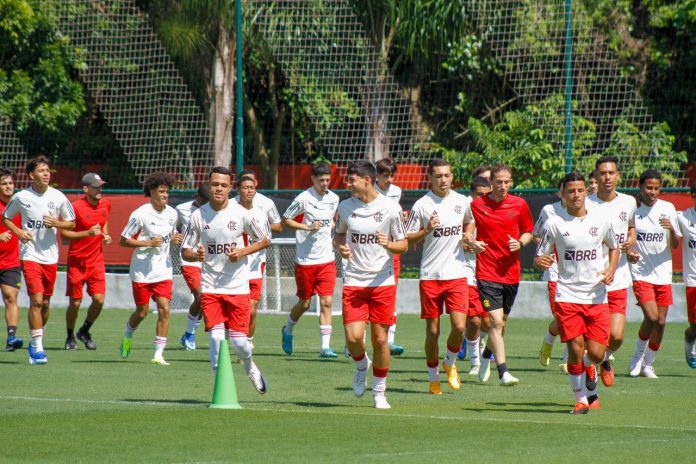 Sob comando de Filipe Luís, sub-17 do Flamengo inicia pré-temporada