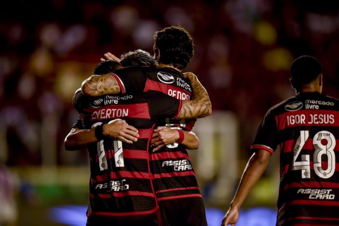 'Queda de nível entre titulares e reservas está no meio-campo', opina RMP sobre Flamengo