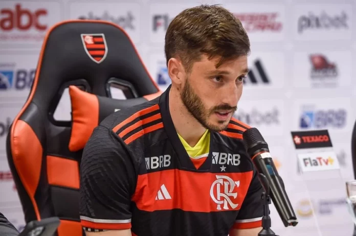 Viña comemora estreia pelo Flamengo: 'Muito feliz'